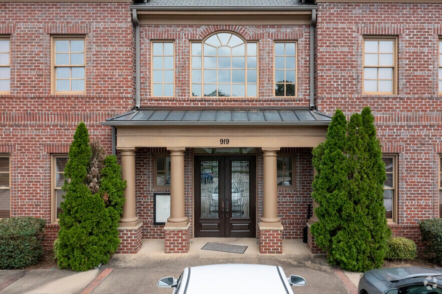 More Photos Of 919 Sharit Ave, Gardendale Office For Lease