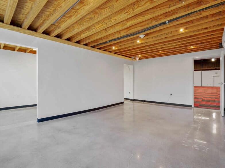 More Photos Of 2134 S Sepulveda Blvd, Los Angeles Showroom For Sale