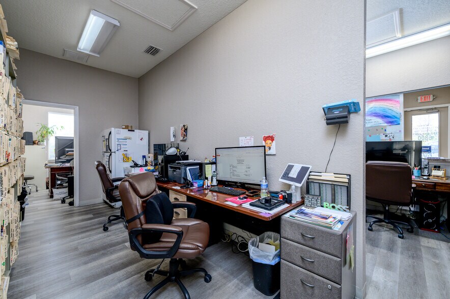 More Photos Of 6800-6810 Mariner Blvd, Spring Hill Office For Sale