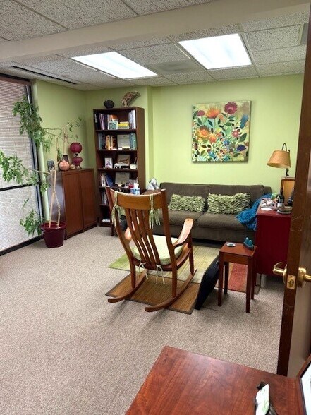 More Photos Of 8330-8350 Meadow Rd, Dallas Office For Sale