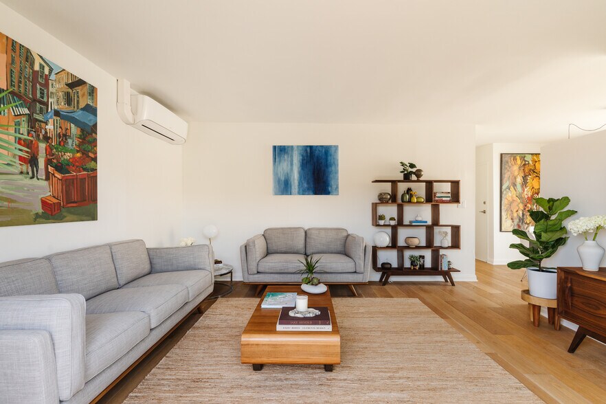 More Photos Of 40 18th Ave, Venice Apartments For Sale