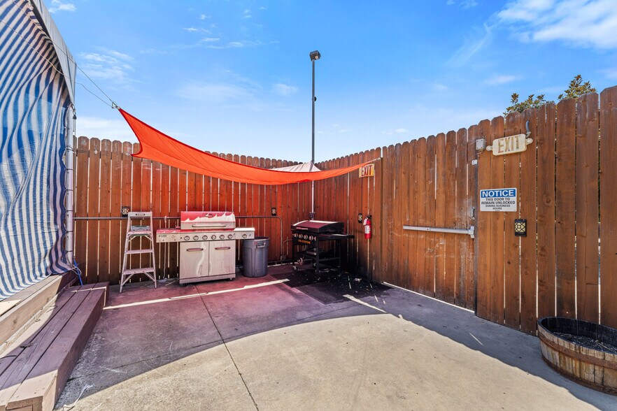 More Photos Of 2039 Redwood Ave, Grants Pass Restaurant For Sale
