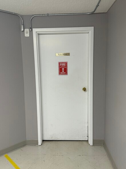 More Photos Of 725 Gibralter St, Norfolk Flex For Sale