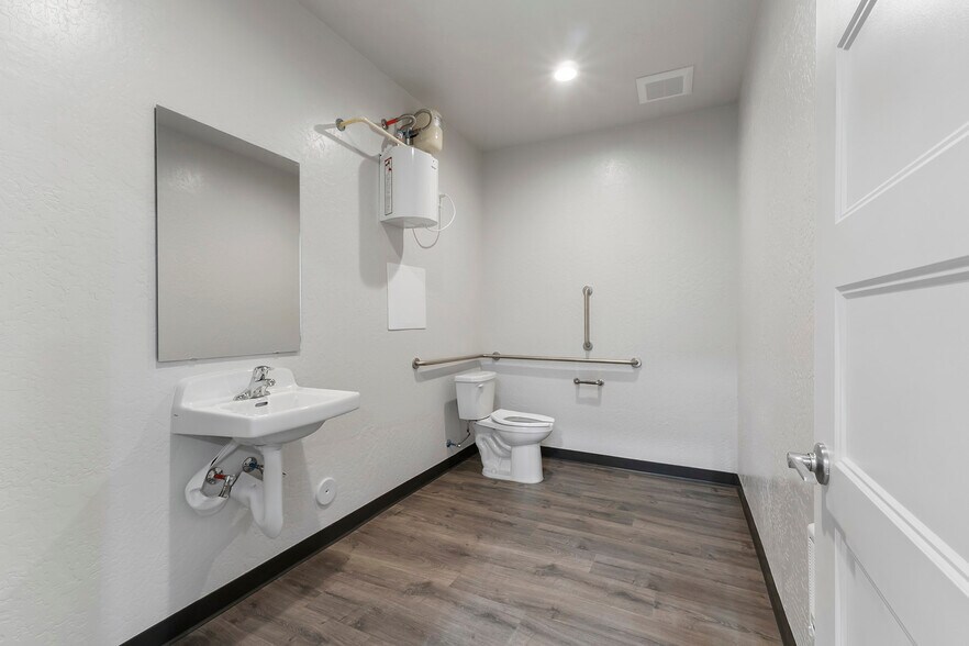 More Photos Of 3493 W Daugharty Loop, Hayden Industrial For Lease