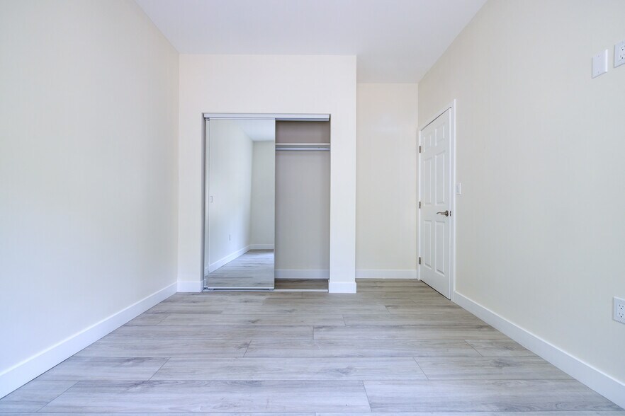 More Photos Of 2947 West Blvd, Los Angeles Apartments For Sale