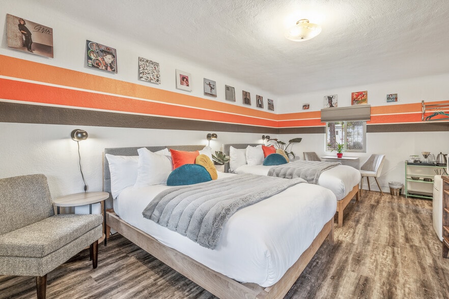 More Photos Of 1175 2nd St SE, Bandon Hotel For Sale