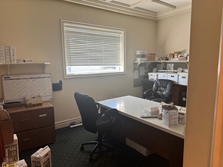 More Photos Of 909 E Arlee Pl, Anaheim Warehouse For Lease