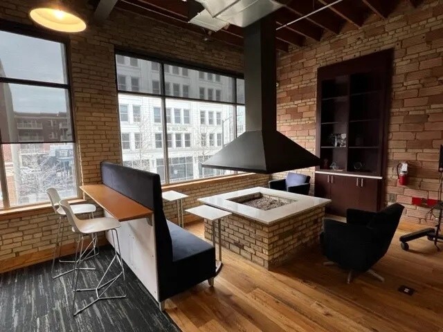 More Photos Of 101 S Washington St, Green Bay Loft Creative Space For Lease