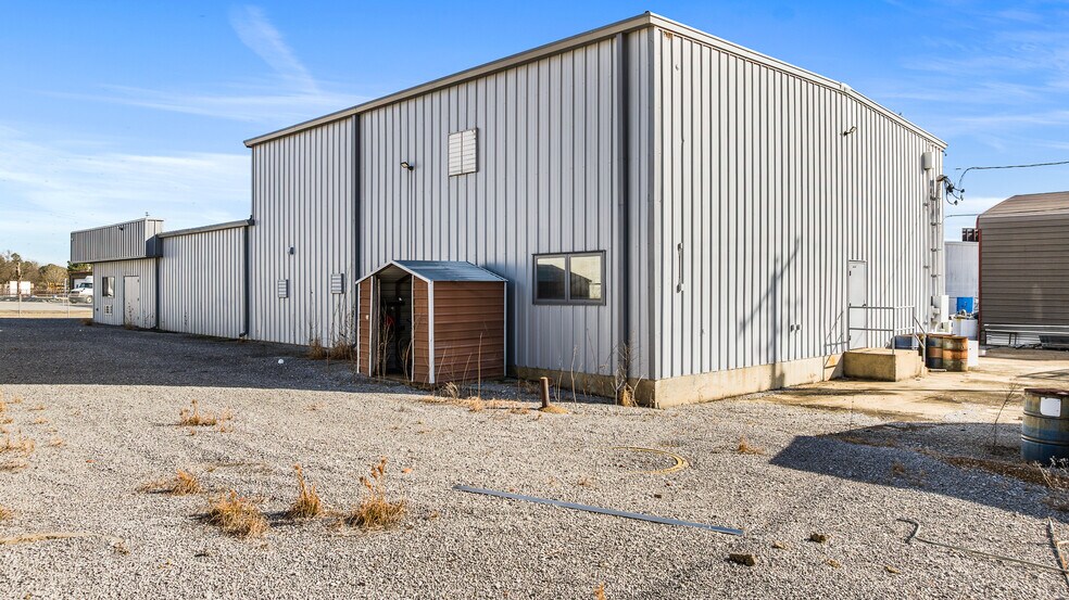 More Photos Of 1705 Cherokee Blvd, Memphis Warehouse For Sale