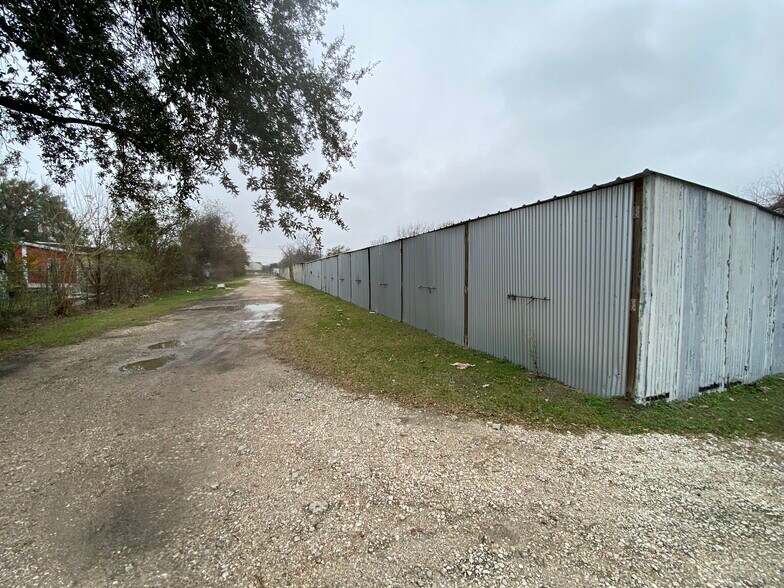 More Photos Of 2319-2323 Preston Ave, Pasadena Self Storage For Sale