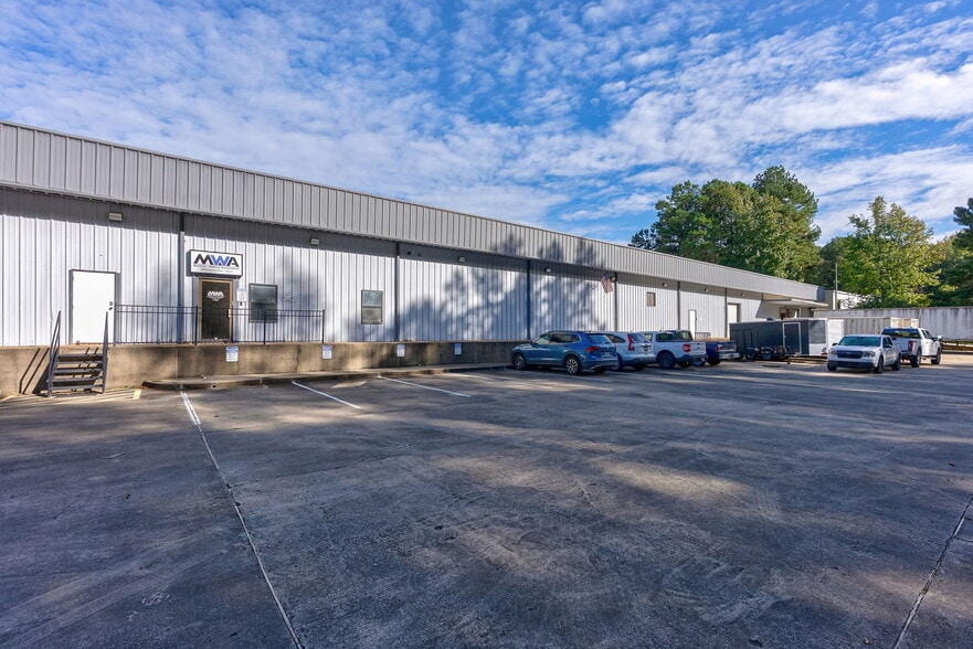 More Photos Of 328 Commerce Blvd, Bogart Warehouse For Sale