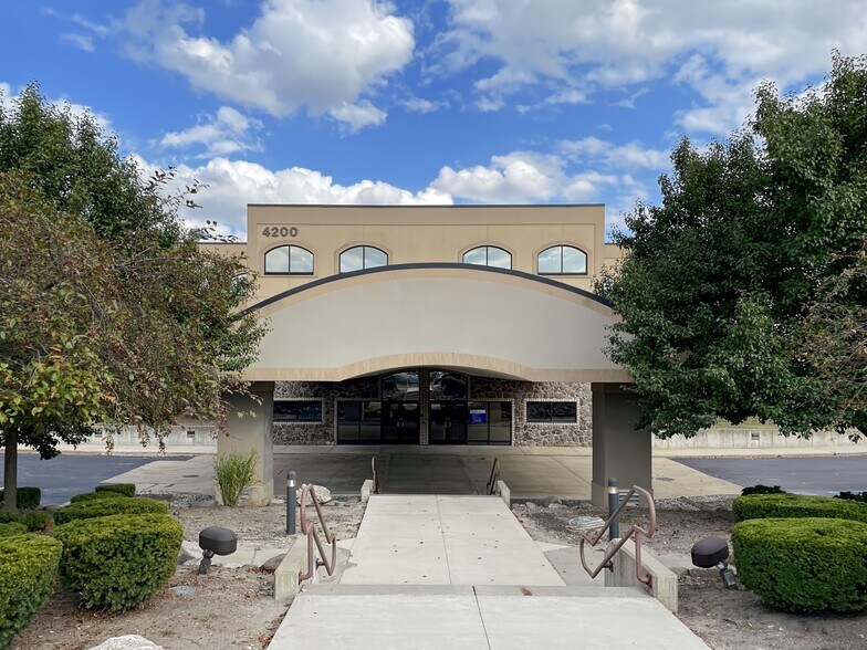 More Photos Of 4200 Fashion Square Blvd, Saginaw Medical For Sale