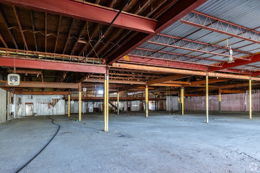 More Photos Of 297 Boston Post Rd, Wayland Storefront For Sale