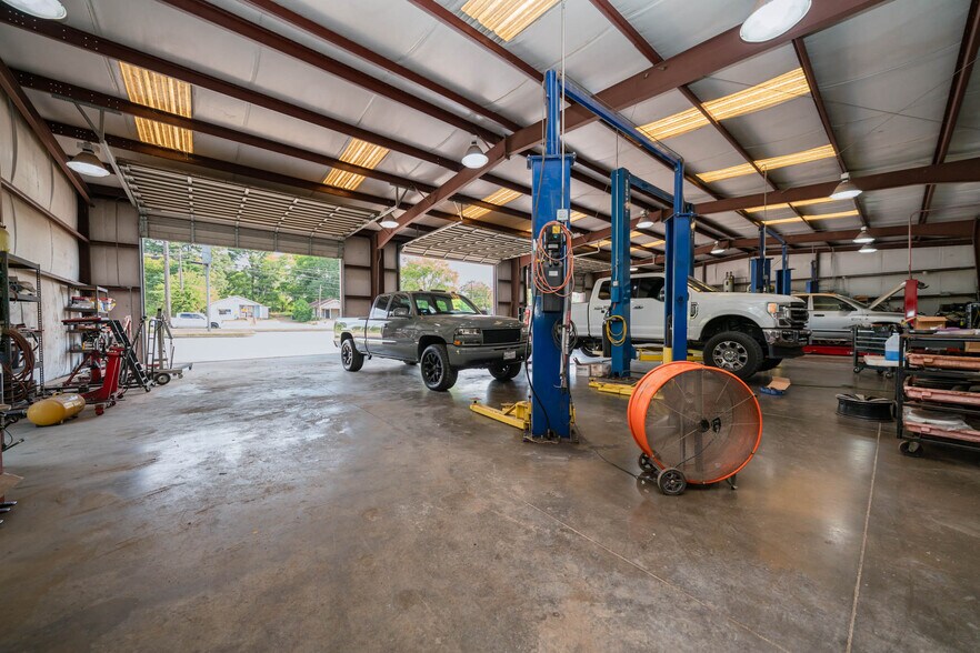 More Photos Of 4900 W Marshall Ave, Longview Auto Repair For Sale