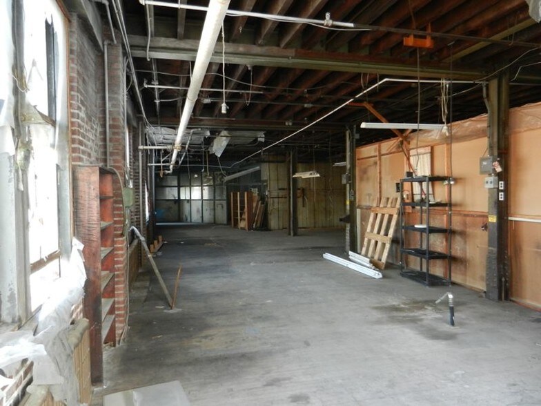 More Photos Of 212 W Roberts Ave, Philadelphia Manufacturing For Lease