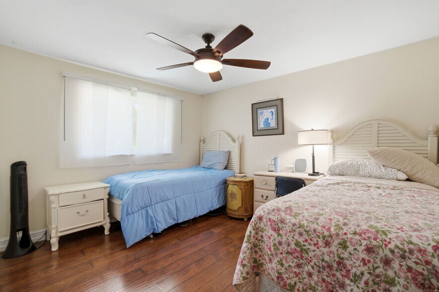 More Photos Of 4120 3rd Ave NW, Naples Apartments For Sale