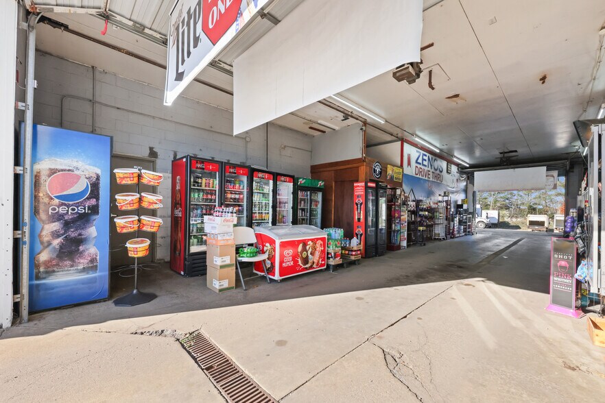 More Photos Of 2024 Locust St, Canal Fulton Freestanding For Sale