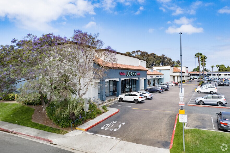 More Photos Of 3633-3695 Midway Dr, San Diego Unknown For Lease