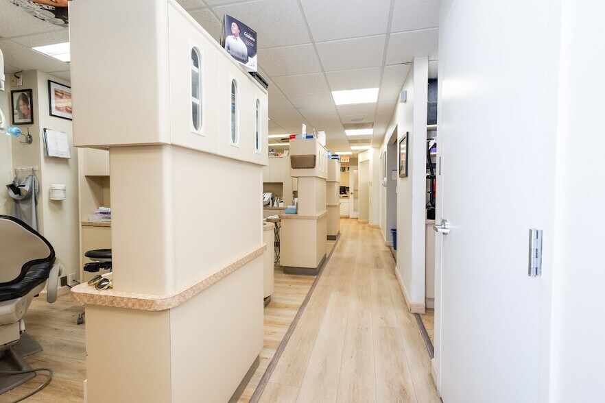 More Photos Of 4400 MacArthur Blvd NW, Washington Office For Sale