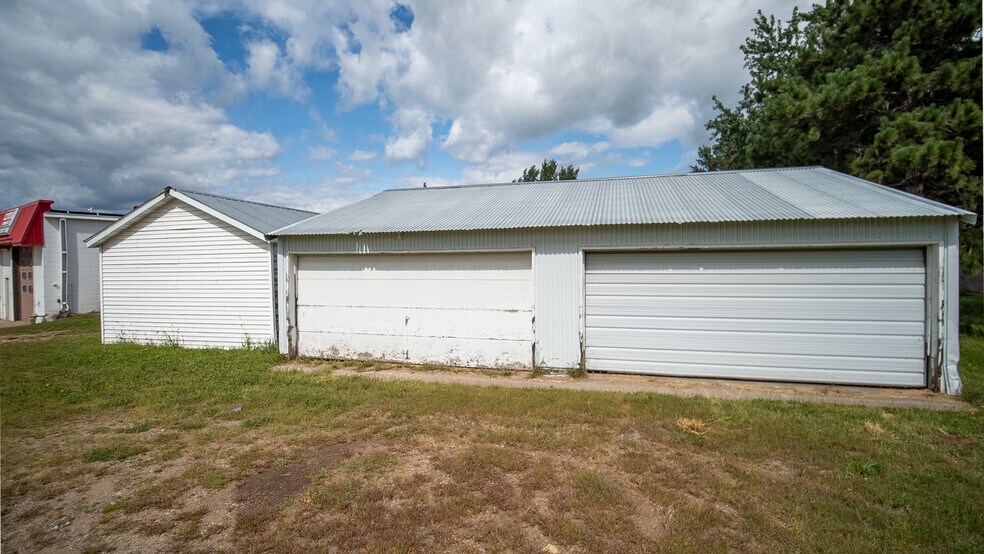 More Photos Of 900 Shields Ave, Wabasha General Retail For Sale