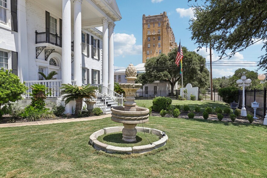 More Photos Of 421 Howard St, San Antonio Hospitality For Sale