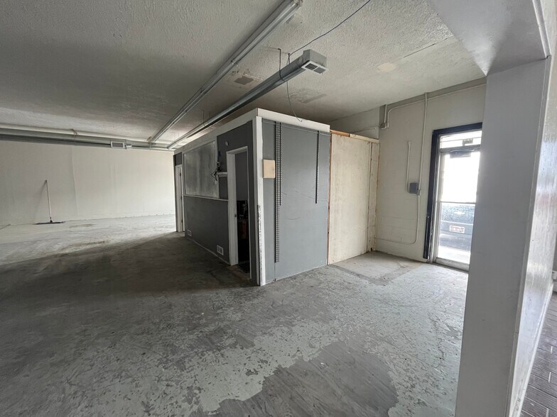 More Photos Of 1598 W Broadway St, Idaho Falls General Retail For Lease