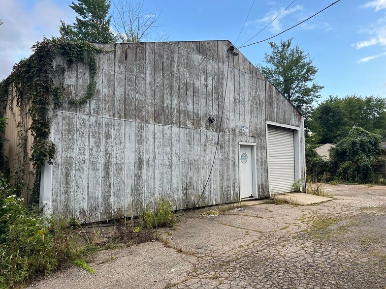 More Photos Of 805 Ohio Pike, Cincinnati Storefront Retail Office For Sale