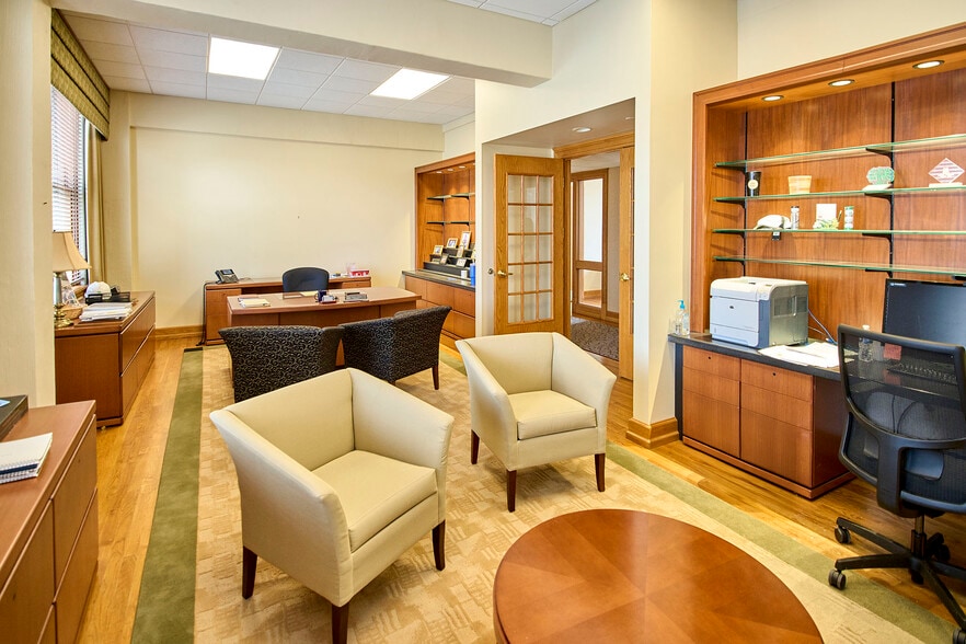 More Photos Of 240 Capitol St, Charleston Office For Sale