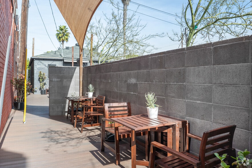 More Photos Of 3384 Robertson Pl, Los Angeles Unknown For Lease