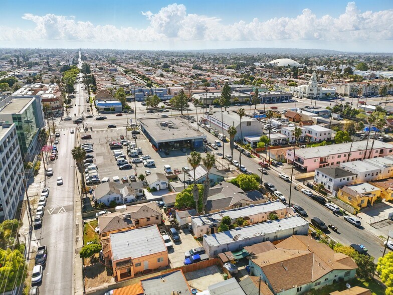 More Photos Of 924 W 82nd St, Los Angeles Apartments For Sale