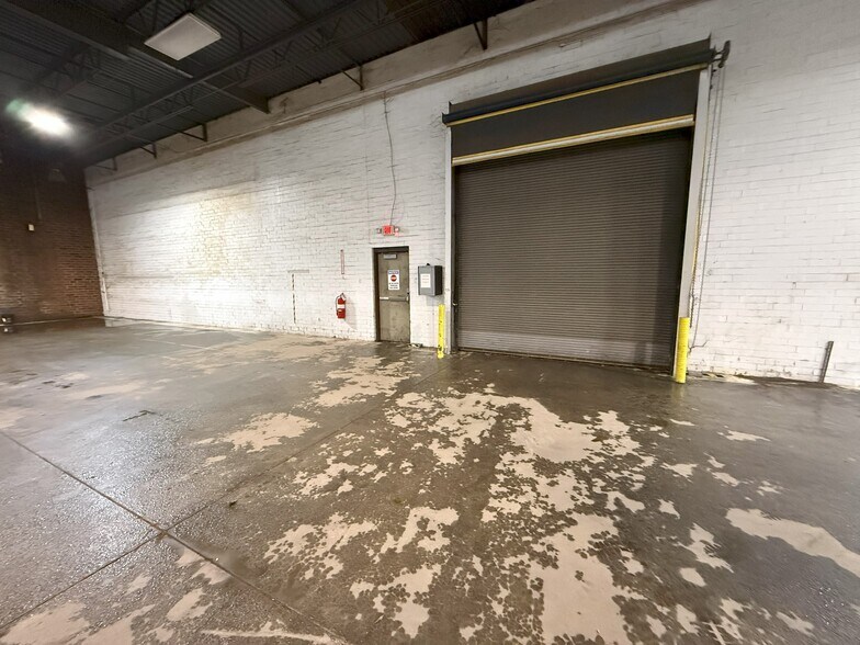 More Photos Of 11129 Monroe Rd, Matthews Warehouse For Lease