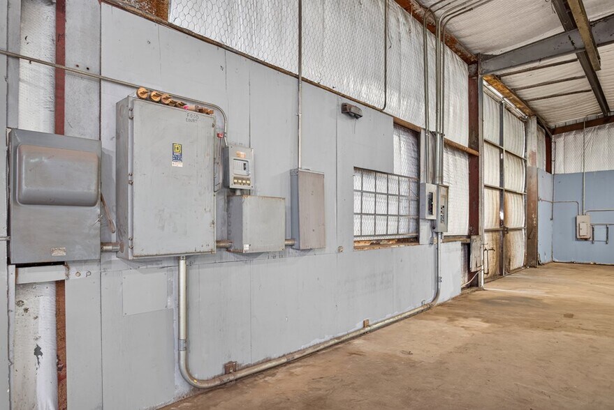 More Photos Of 903 Sayers St, Lufkin Warehouse For Sale