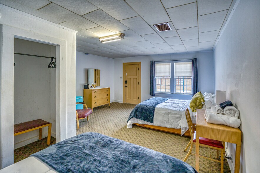 More Photos Of 208 Court St, Jasper Hotel For Sale