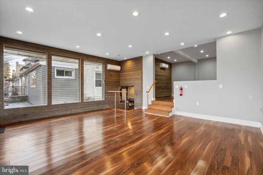 More Photos Of 229 S Easton Rd, Glenside Storefront Retail Residential For Sale