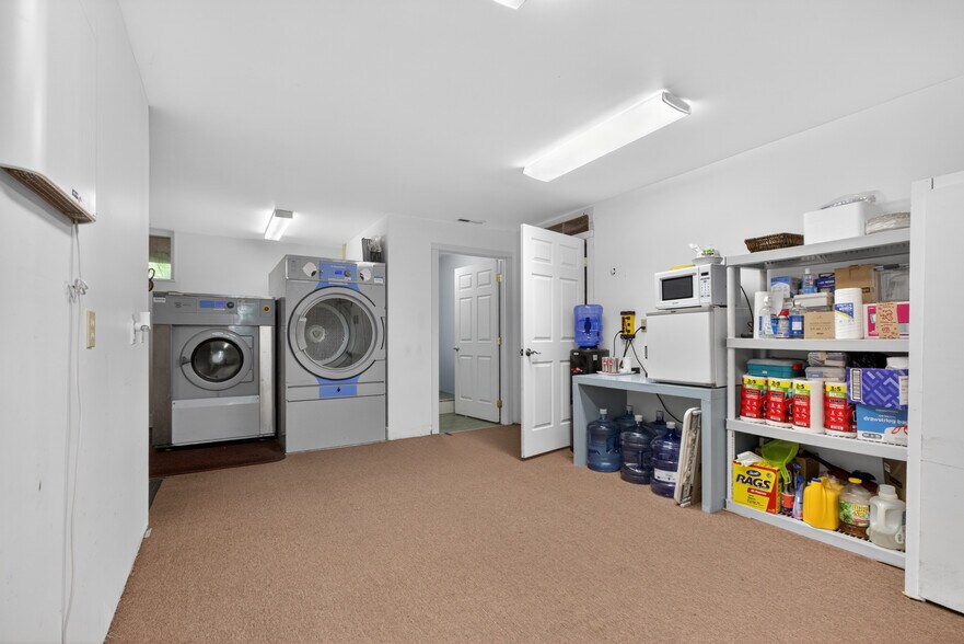 More Photos Of 5714 Crooked Finger Rd NE, Scotts Mills Self Storage For Sale