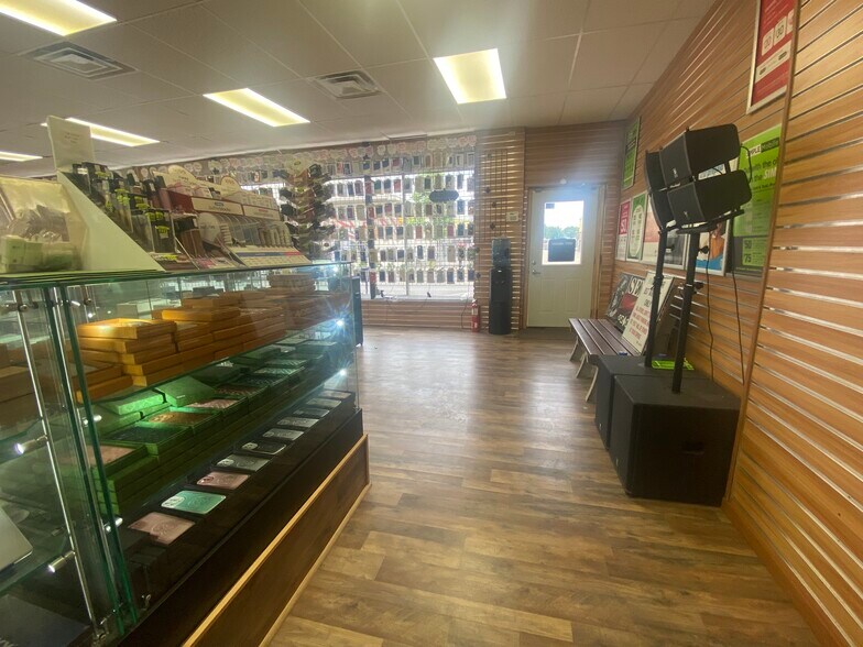 More Photos Of 1636 Central Ave, Middletown Apartments For Sale