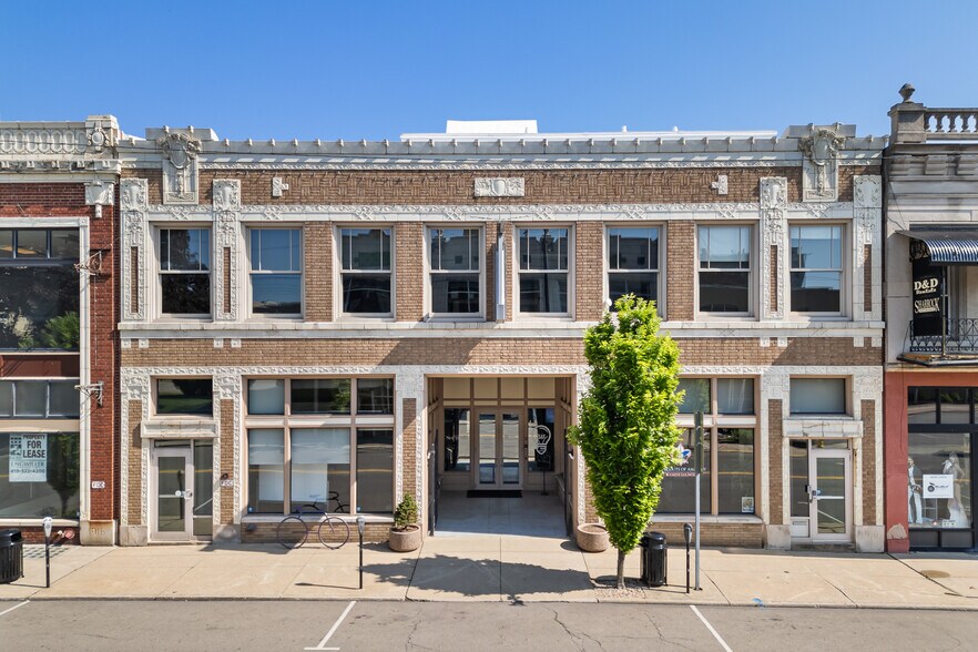 More Photos Of 40 W 4th St, Mansfield Storefront Retail Office For Lease