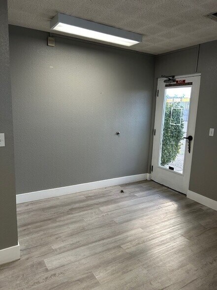 More Photos Of 140 Empire Ave, Modesto Warehouse For Lease