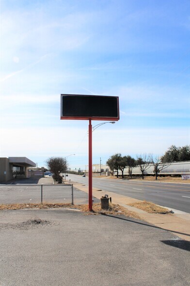 More Photos Of 1905 8th Ave, Fort Worth Freestanding For Lease