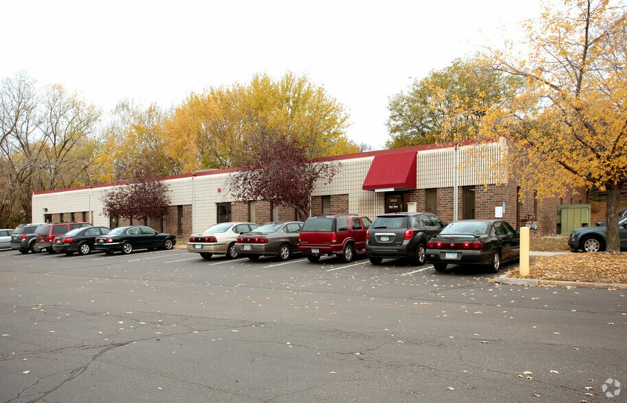 Primary Photo Of 2833 Fairview Ave N, Saint Paul Flex For Lease