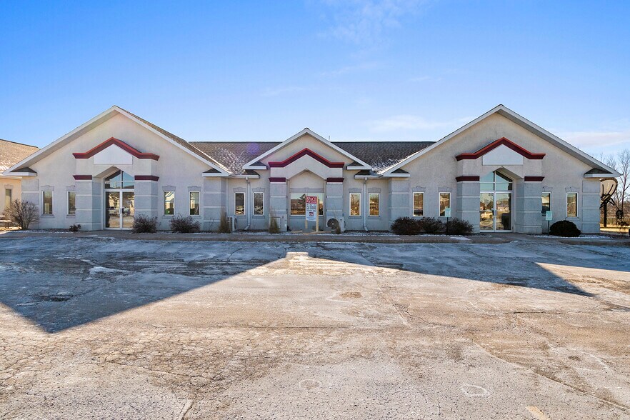 More Photos Of 1496 Bellevue St, Green Bay Office For Lease