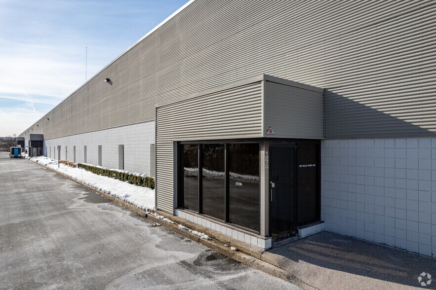 More Photos Of 1270 Valley Brook Ave, Lyndhurst Warehouse For Lease