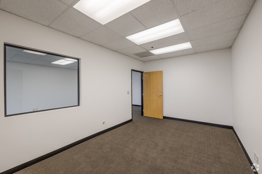 More Photos Of 350 S Crenshaw Blvd, Torrance Unknown For Lease