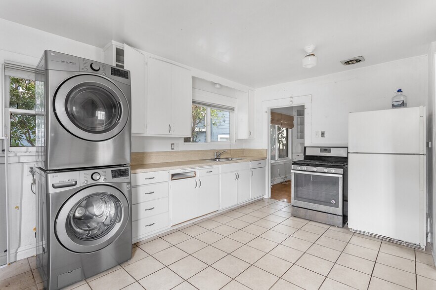 More Photos Of 3031 Chestnut St, Oakland Multifamily For Sale