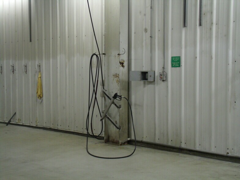 More Photos Of 411 Holmes St, Frankfort Light Distribution For Sale