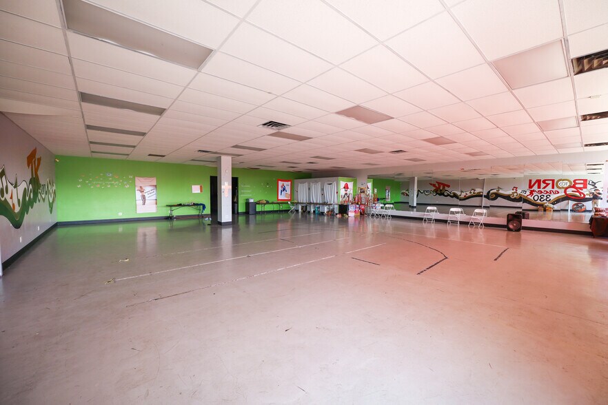 More Photos Of 2052-2070 Romig Rd, Akron Storefront For Sale