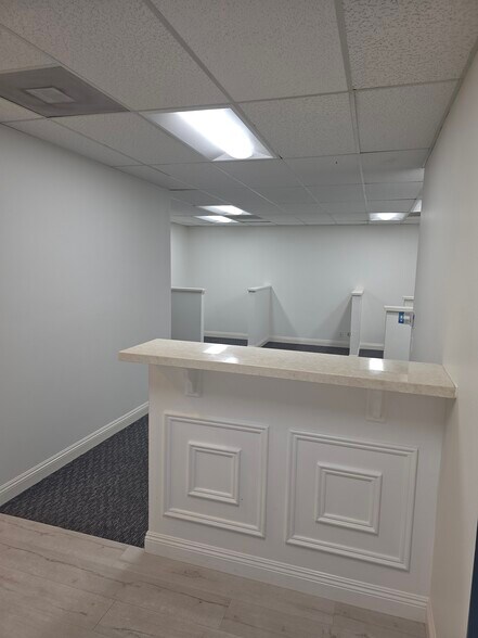 More Photos Of 22148 Sherman Way, Canoga Park Office For Lease