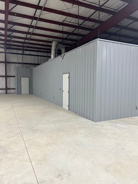 More Photos Of 921 Old Still Road, Woodbine Manufacturing For Lease