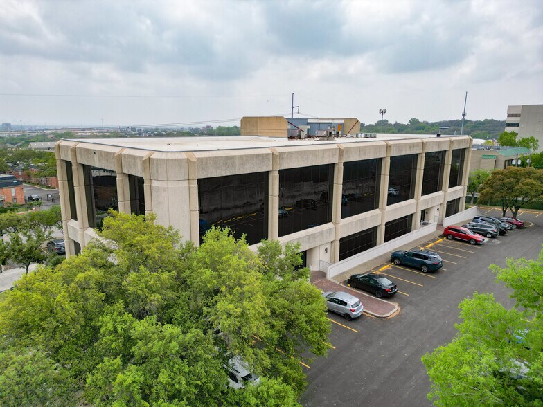 More Photos Of 7551 Callaghan Rd, San Antonio Medical For Lease