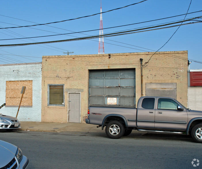 Primary Photo Of 1006 N Sheppard St, Richmond Warehouse For Sale